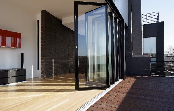 Cửa đi mở xếp trượt nhôm Xingfa
